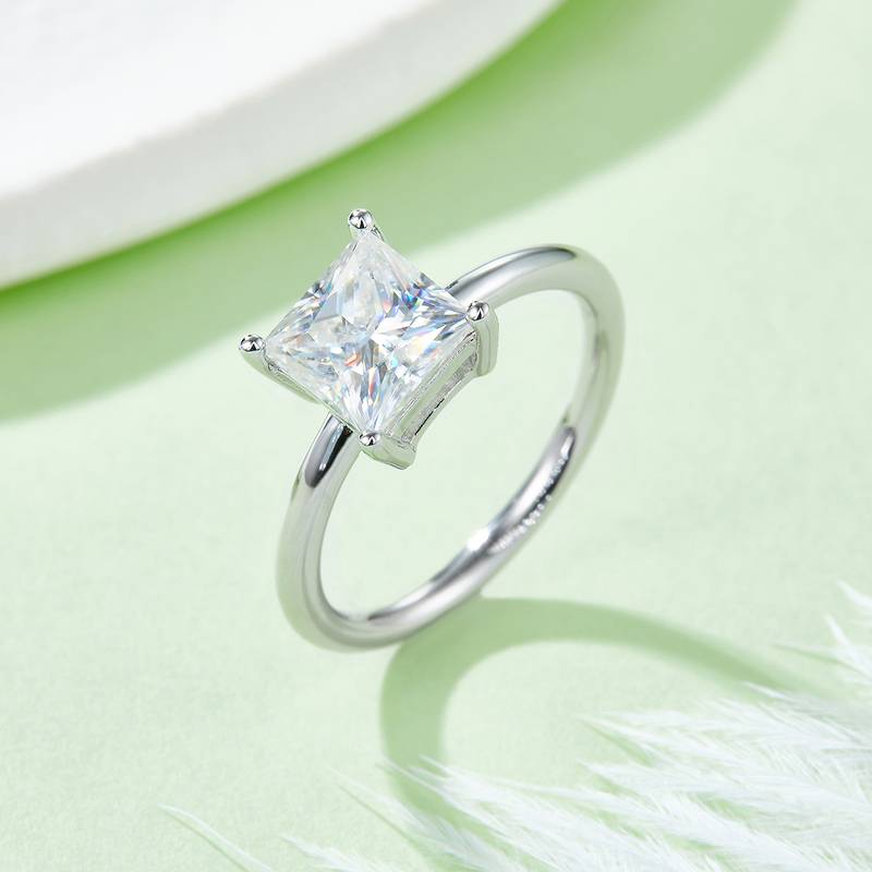 Classic正方形S925银镀白金MoissaniteWomen's Ring2.0ctD级